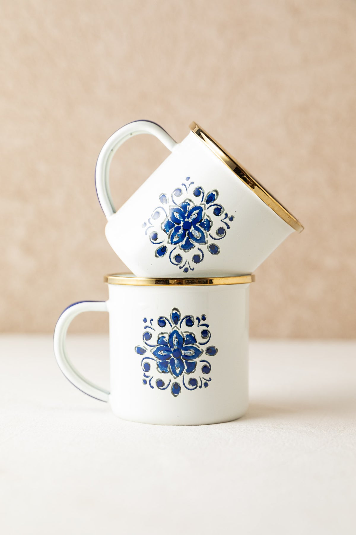 Taza pequeña con asa flores azules