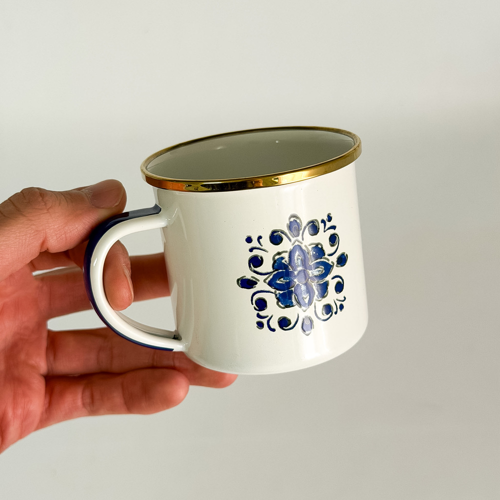 Taza pequeña con asa flores azules