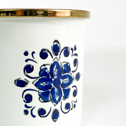 Taza pequeña con asa flores azules