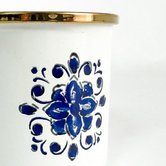 Taza pequeña con asa flores azules